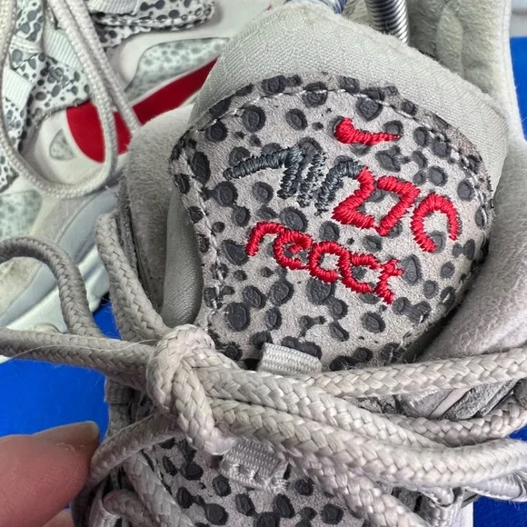 |•NIKE•| Air Max 270 React Athletic Shoes Size 7 - Picture 4 of 12